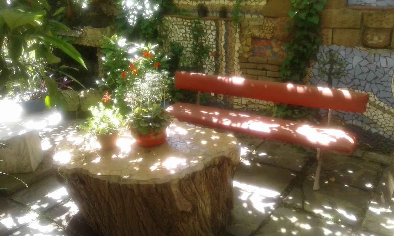 Centr Apartamento Kʼutʼaisi Exterior foto